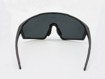 Gafas deportivas polarizadas negras con clip óptico